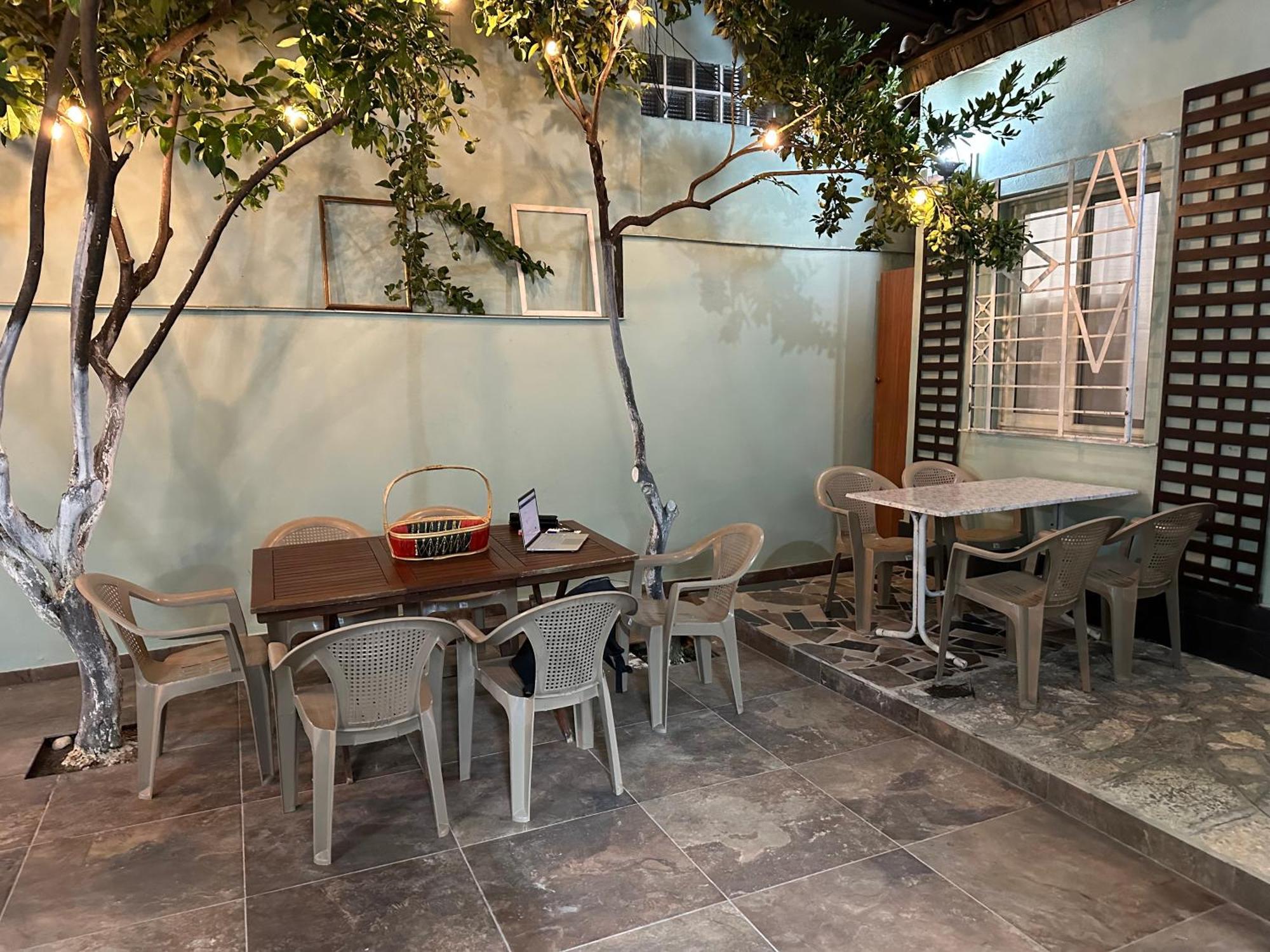 Tirana Lemon Breeze Hostel Экстерьер фото