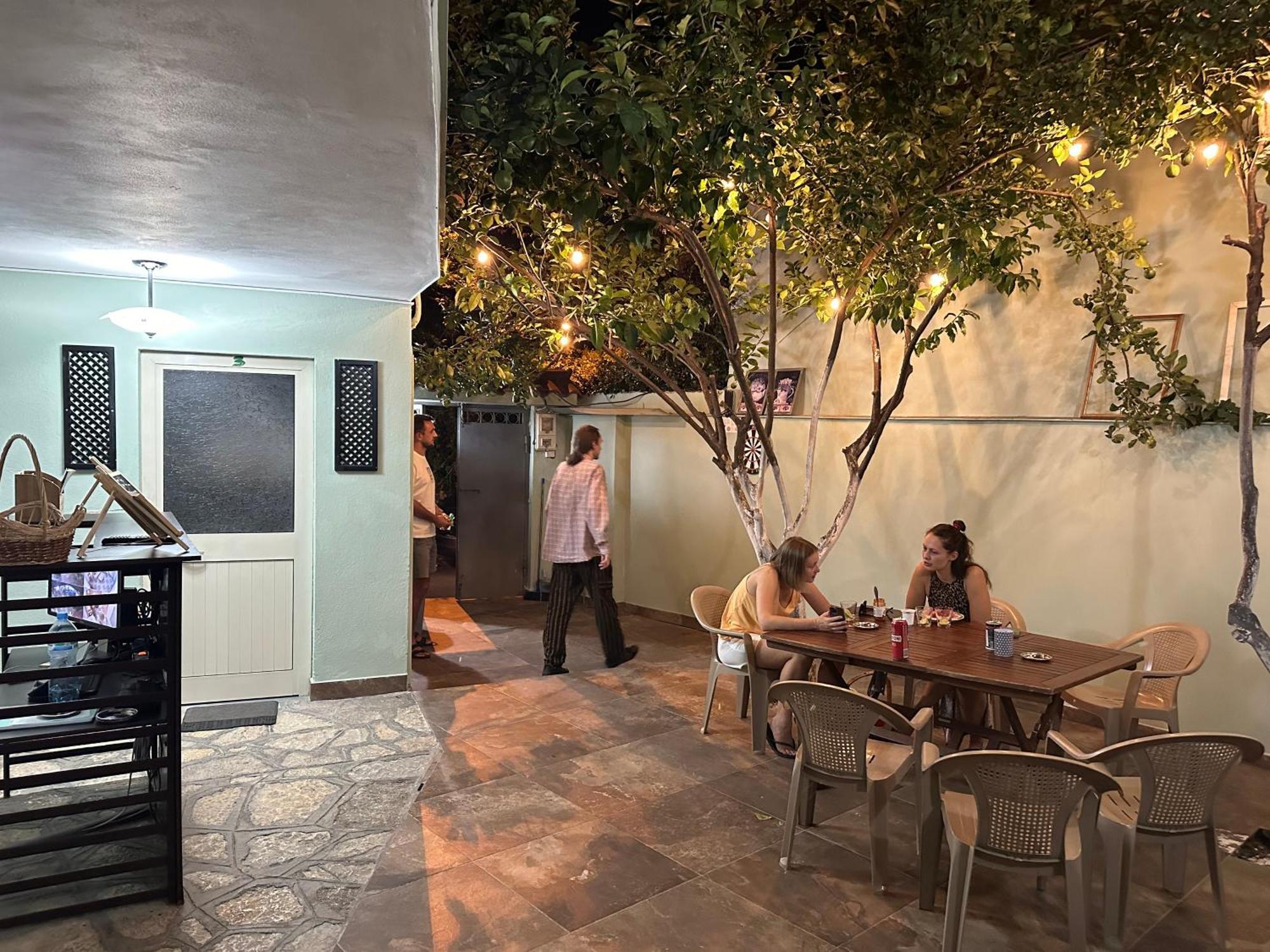 Tirana Lemon Breeze Hostel Экстерьер фото