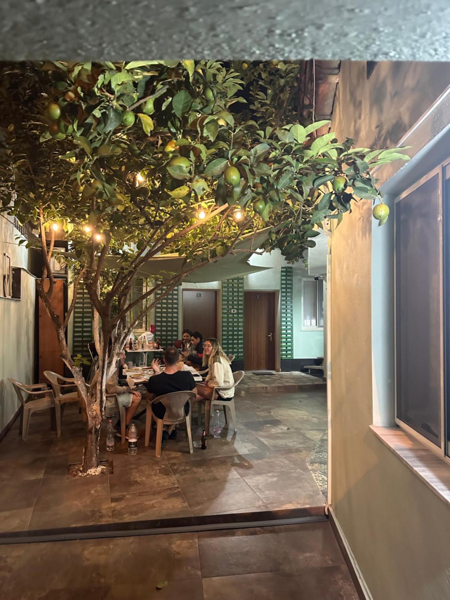 Tirana Lemon Breeze Hostel Экстерьер фото